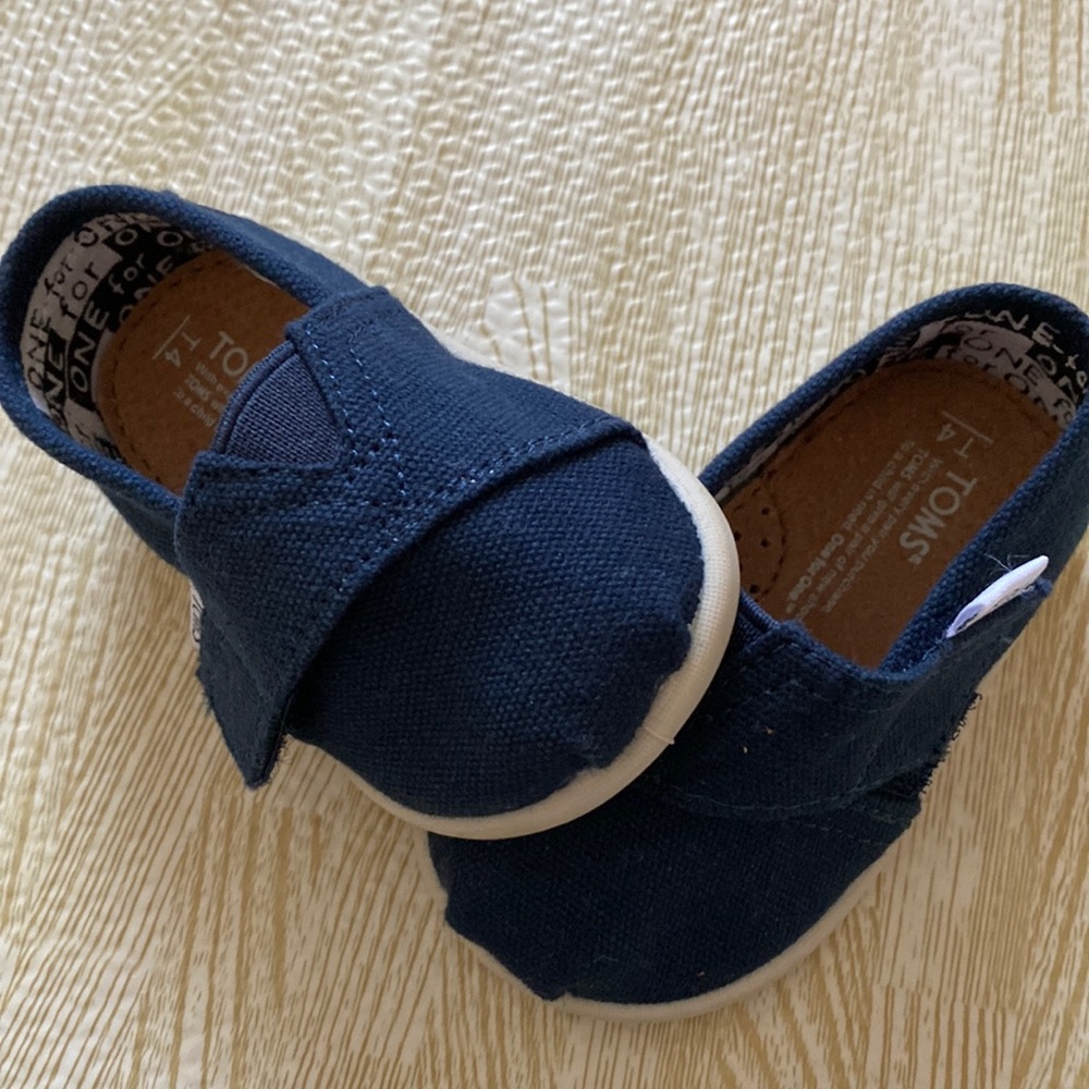 Tiny Toms - Picture 1 of 7